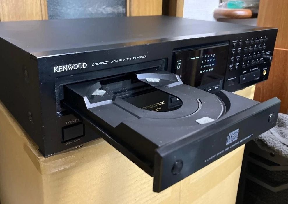Cd Player Kenwood DP-6020 Hi Fi DAC 20 bit
Brown Dual 20-bit DAC 1989