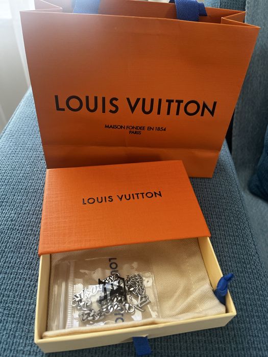 Louis Vuitton гривна