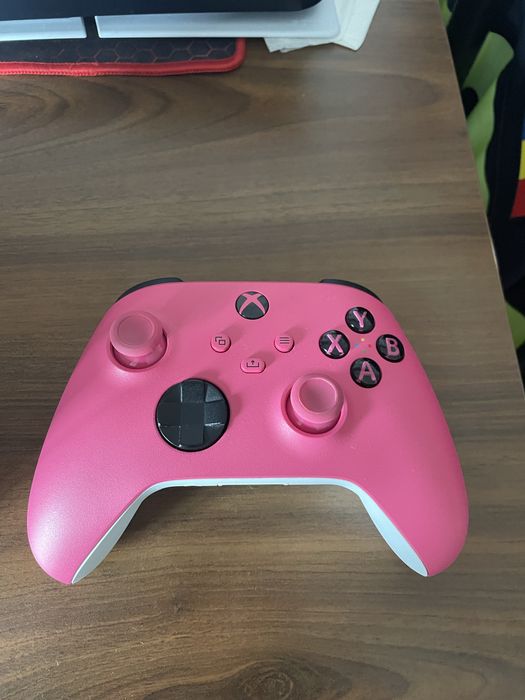 Vand Xbox Series S in stare foarte buna, folosita cu mare grija, fara plobleme tehnice sau supraincalzire. Ideala pentru gaming la 120 fps