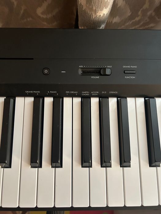 Yamaha P-145 – pian digital + stativ și pedală incluse