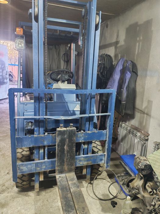 Вилочный погрузчик Кара