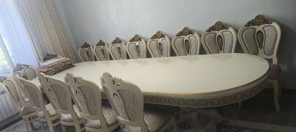 Стол и стулья, гостиный