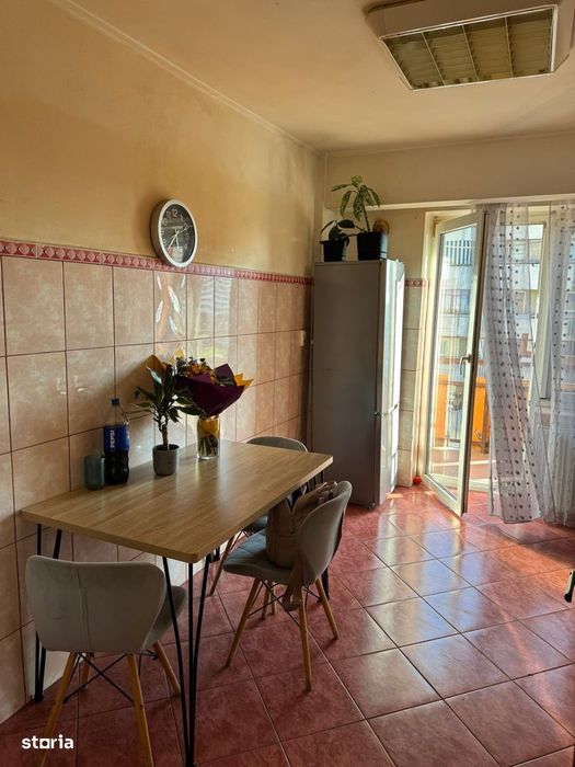 Apartament cu 3 camere, tip D, etaj 4/6 (lift nou), Bulevardul Decebal