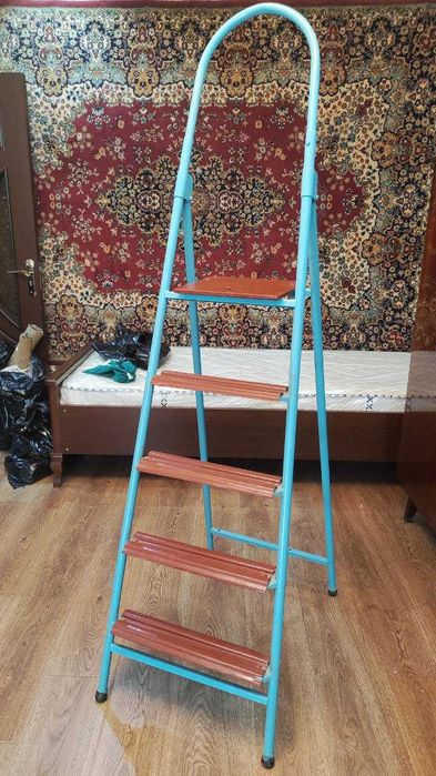 Стремянка (складная лестница) стальная, СССР. Очень крепкая!