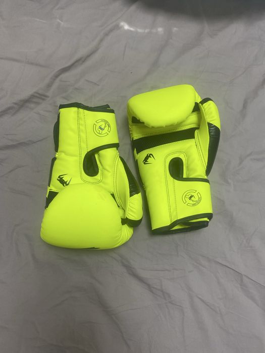 Venum боксови ръкавици 16oz