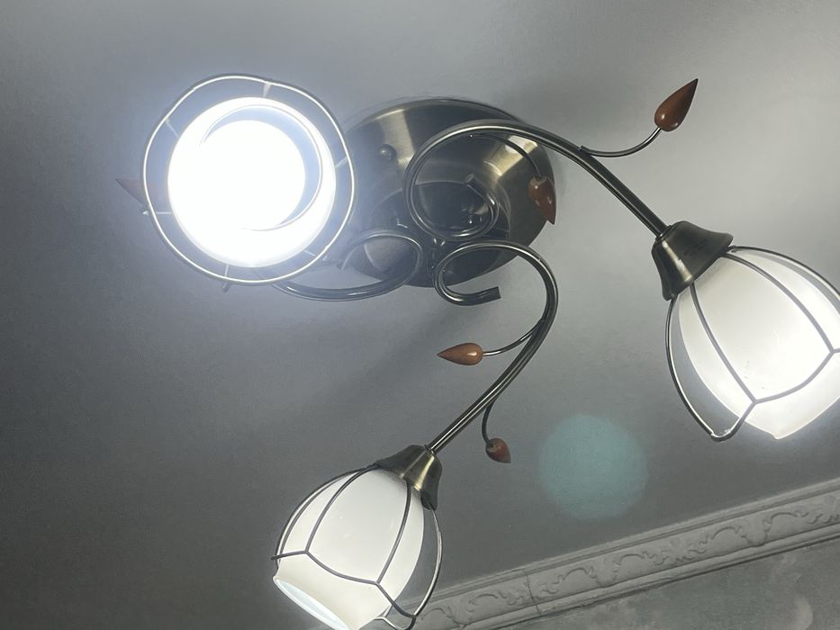 Продам люстру трехрожковую