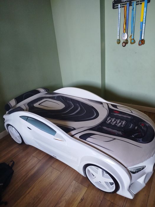 Продам кровать машина