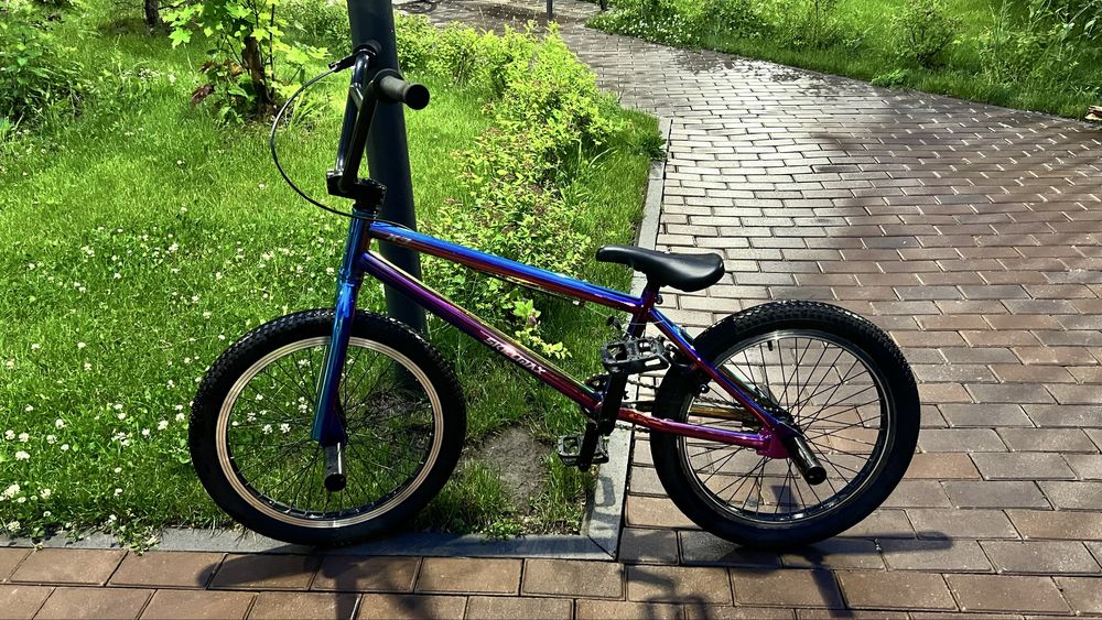 Продам стильный BMX в цвете хамелеон.