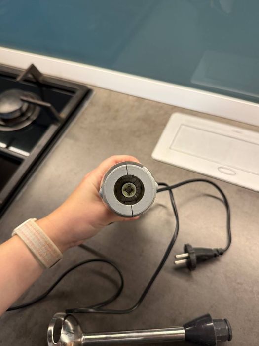 Blender vertical Bosch 750W cu accesorii – stare bună