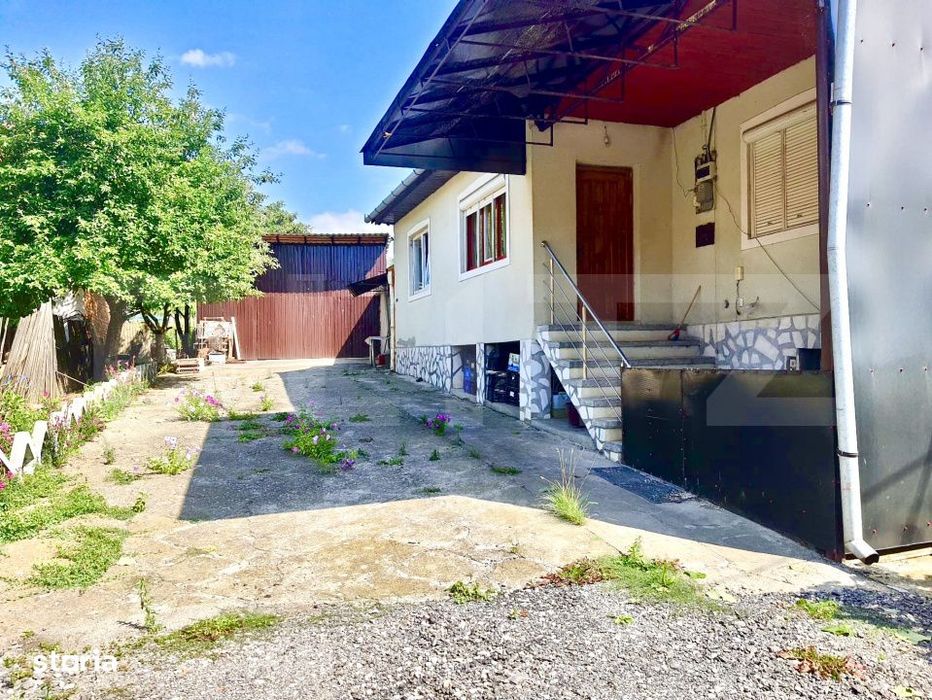 Casa de vanzare cu curte si anexe, teren 1253 mp, Berghin