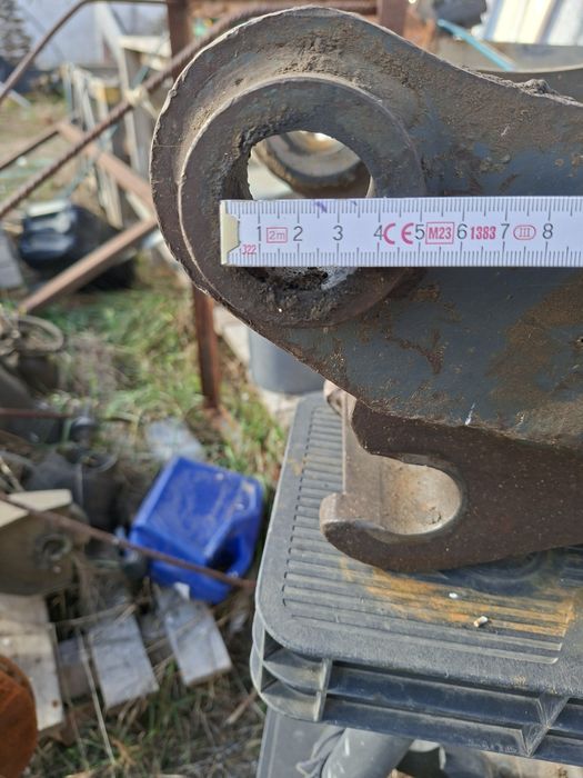 Cupe si prindere rapida  mecanica miniexcavator  2,5-3,5 tone