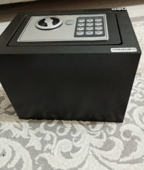 Продам маленький надёжный сейф