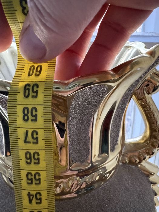 Продам вазу высота 60 см.