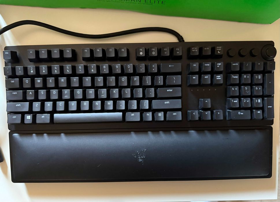 Геймърска механична клавиатура | Razer Huntsman Elite RGB | Clicky Optical Switches