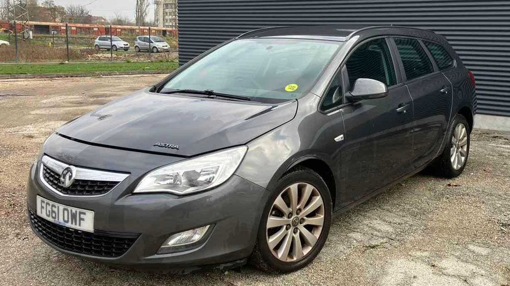 Opel Astra (J) 2010-2018 НА ЧАСТИ В ОПИСАНИЕТО