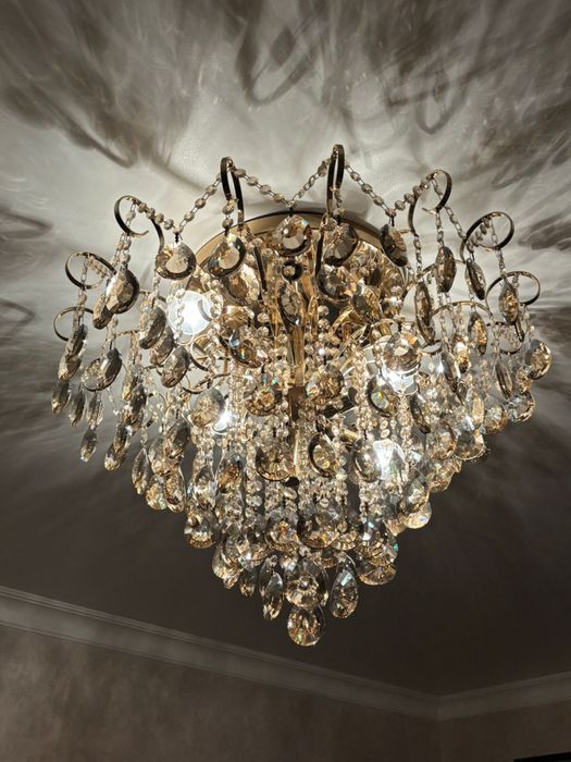 Большая люстра