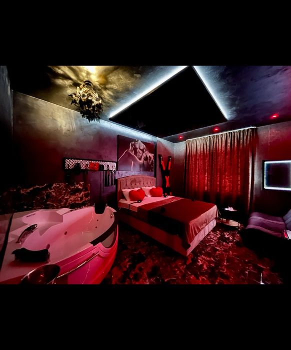 Regim hotelier - love room jacuzzi, camere BDSM