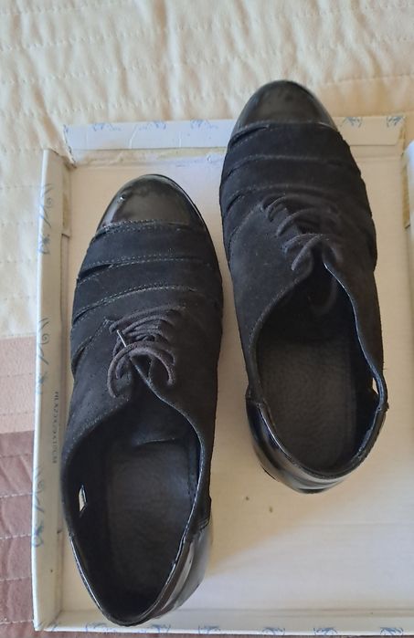 Дамски обувки номер 38 лак/набук