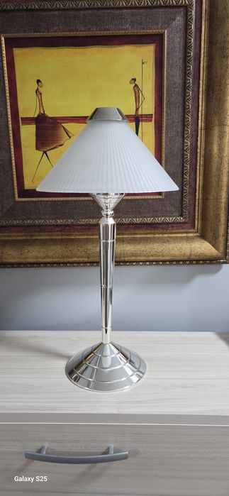 Ношна лампа работи със свещт