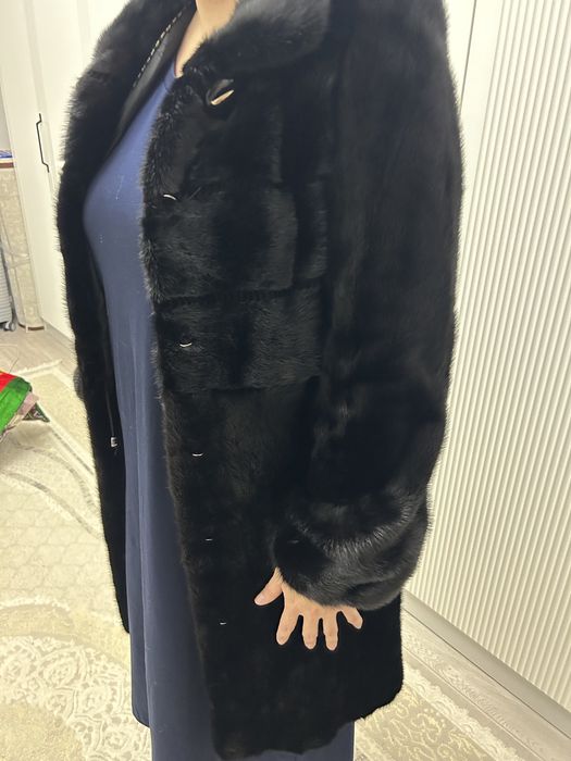 Норка шуба. Қара түсті. До колен
