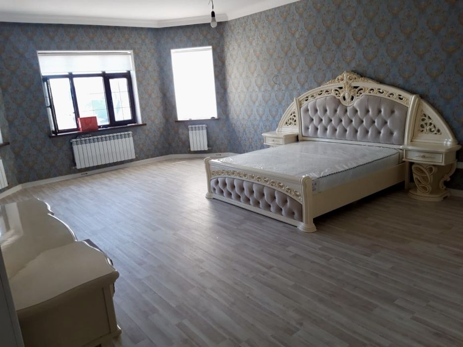 Кровать без матраса, отличного качества