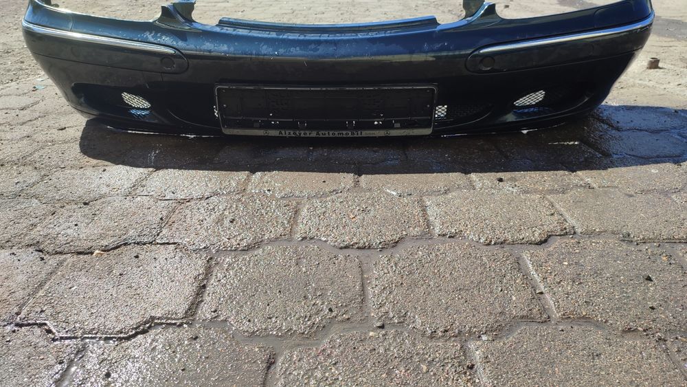 Передний бампер на Мерседес 220