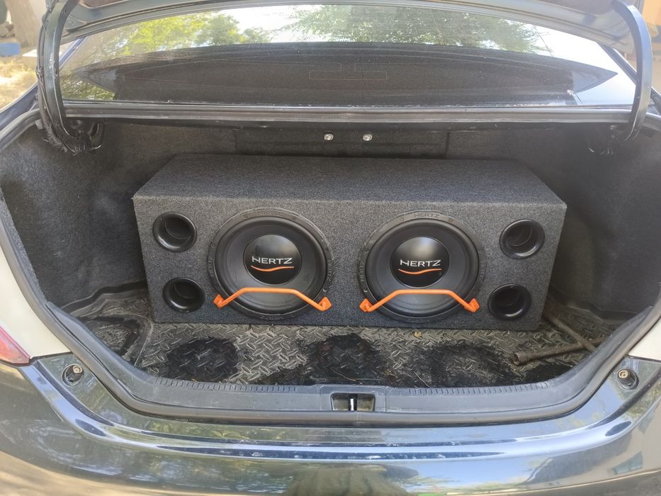 Продам сабвуфер в идеальном состояний. Cрочно