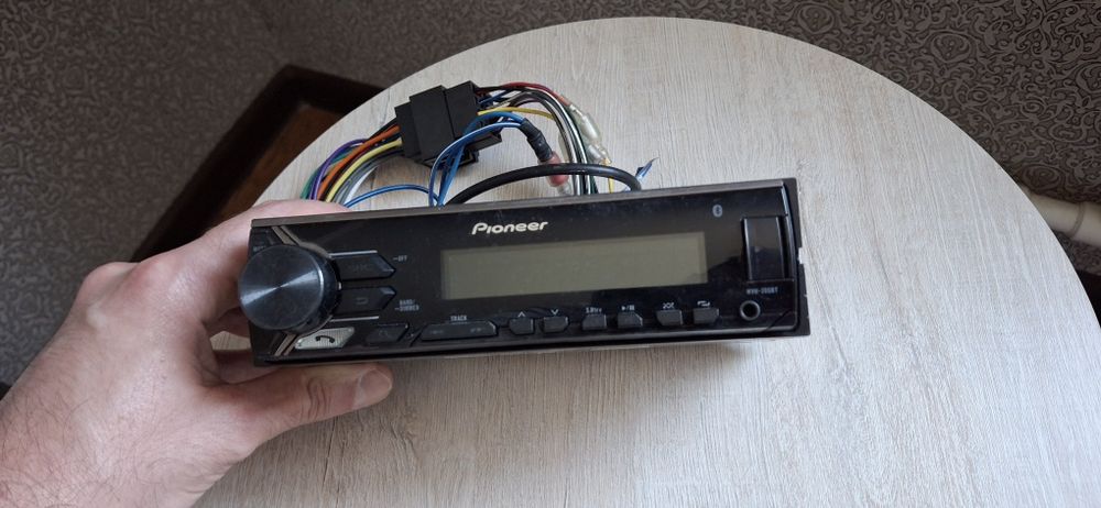 Автомагнитолы Pioneer и Sony