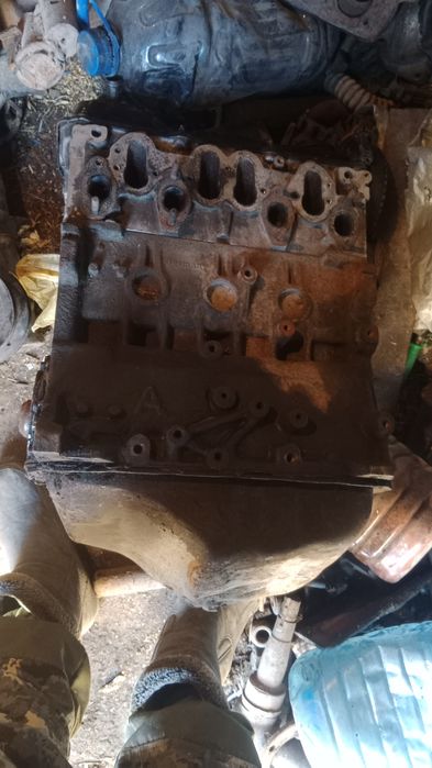 Продам двигатель Ауди 80 1.8 и черепаха