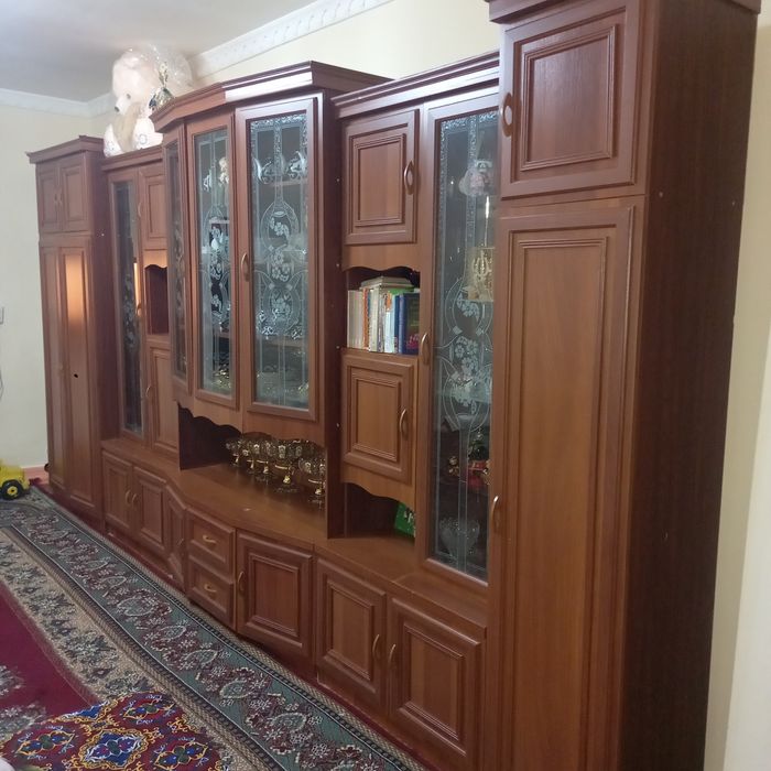 Залга стенка сотилади,  холати зур.