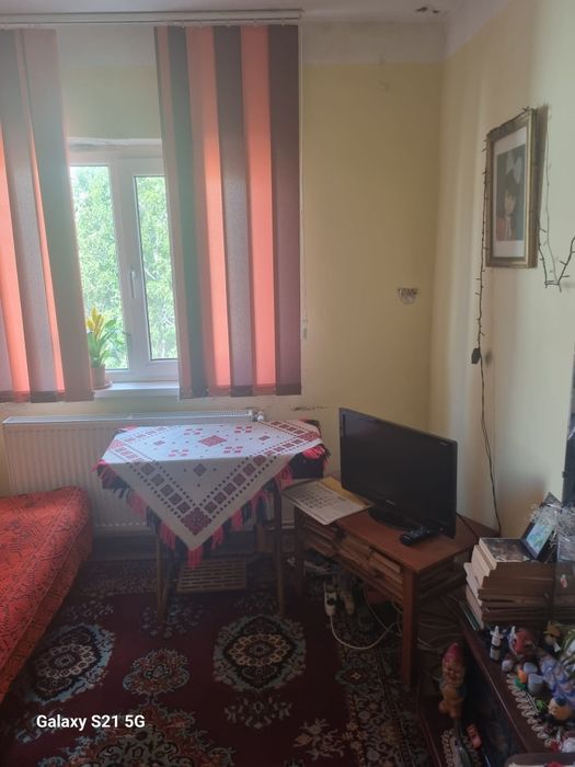 Vând apartament cu trei camere