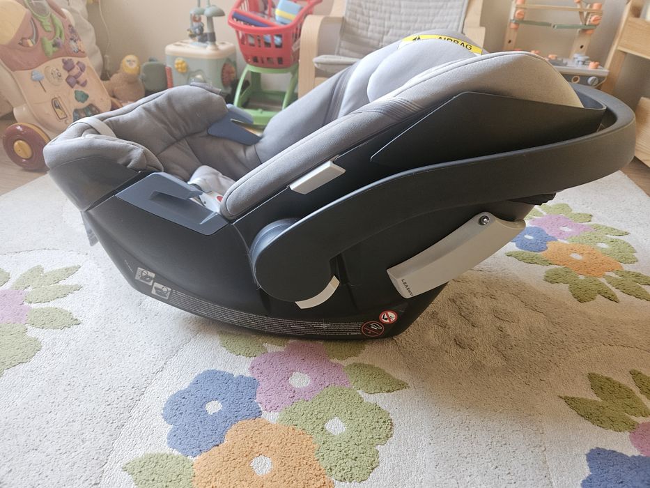 Столче за кола (кошница) Cybex Aton 5 + база и подарък летен калъф