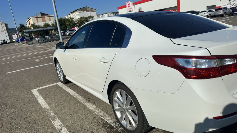 RENAULT Latitude 2012 — imagine 2