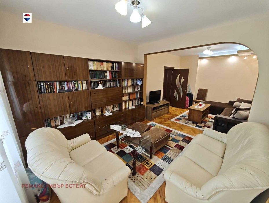 Продава се Тристаен апартамент в Русе, Възраждане - 86 кв.м за 1067 €/кв.м - Снимка #2