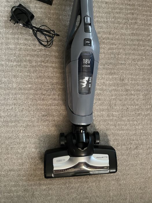 Aspirator vertical cu acumulator Rowenta