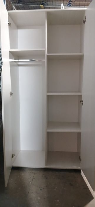 Shkaf polkali veshilkali