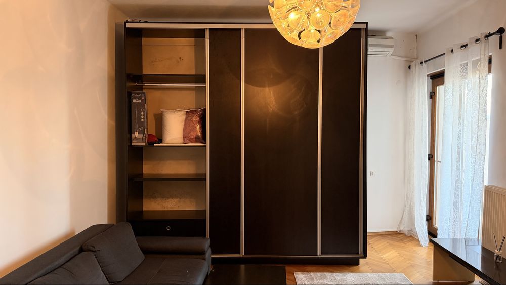 Gratis Dulap haine folosit