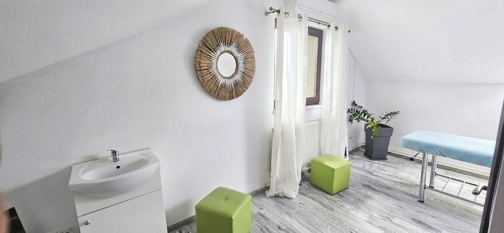 Închiriere cameră de cosmetică