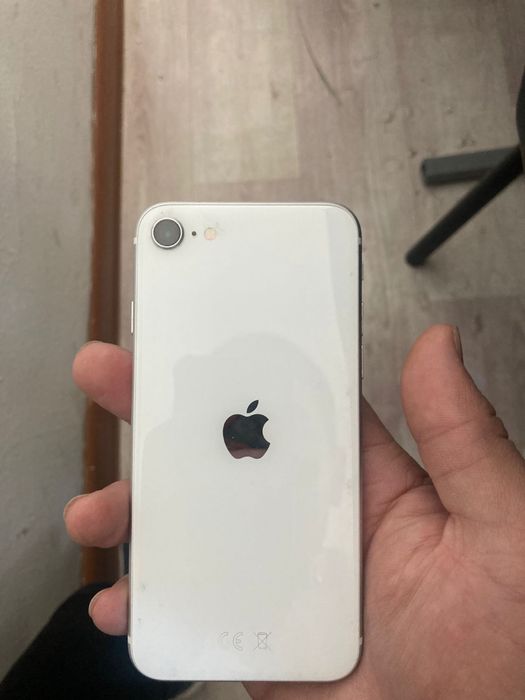 Продам iphone se 2020