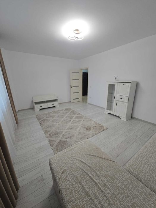 inchiriez apartament cu 2 camere in Complex Bucium Confort