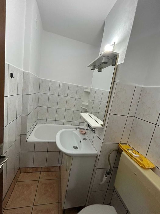Închiriez apartament 2 camere decomandat, zonă centrală Vălenii de Munte