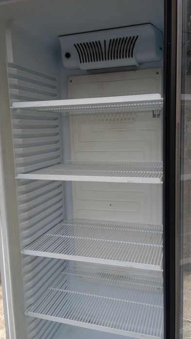 Продавам хладилна витрина