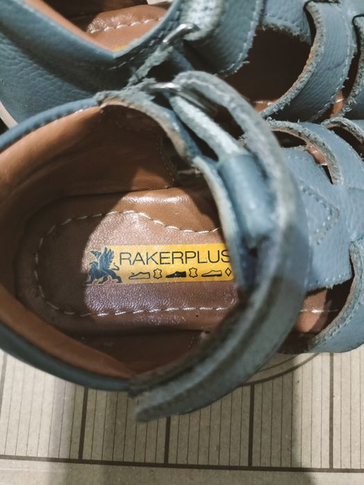 Продам детские сандали 23 размера