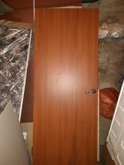 Двери межкомнатные б/у