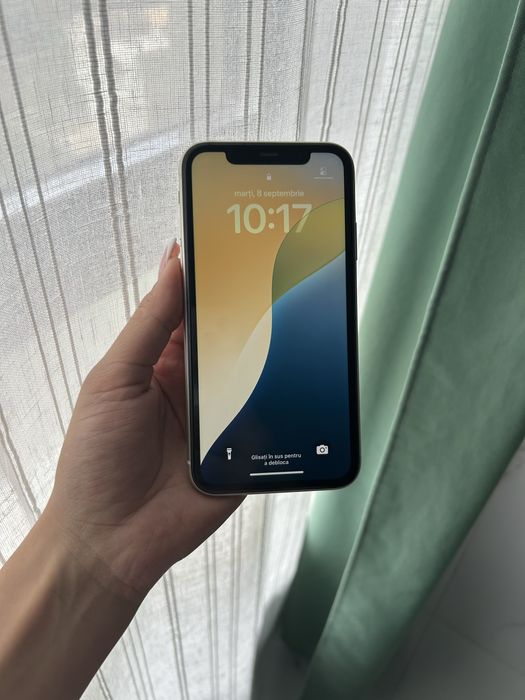 iPhone 11 64GB – Alb – 72% sănătate baterie