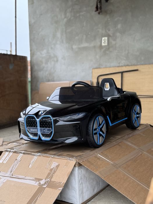 Детска количка BMW i4