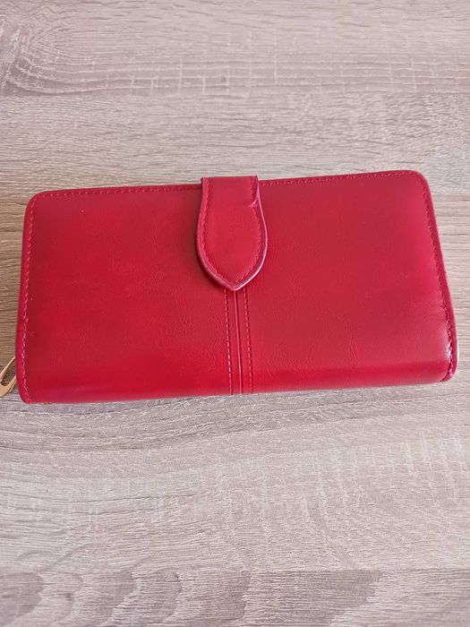 Дамски кожен портфейл