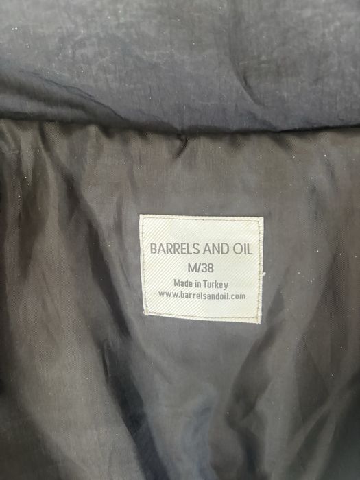 Яке бомбер на Barrels and Oil