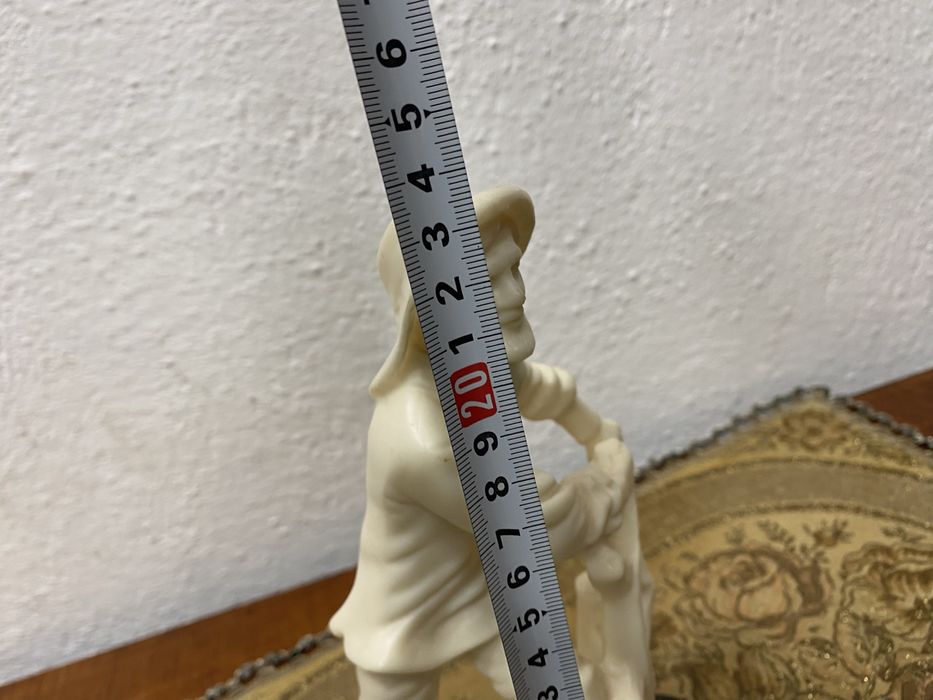 Стара италианска фигура от алабастър