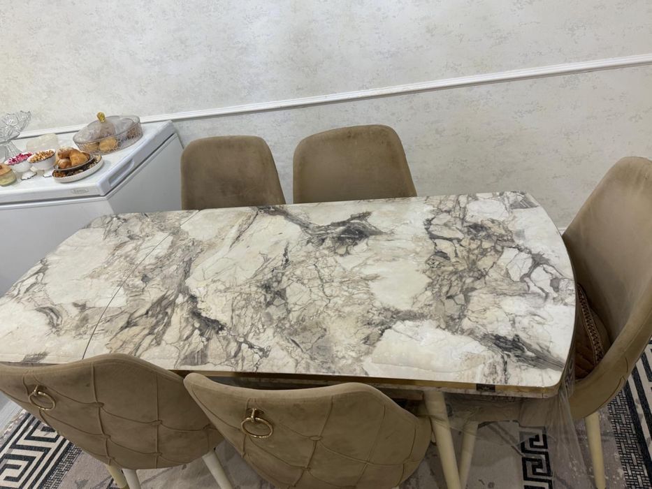 Стол и 6 стульев